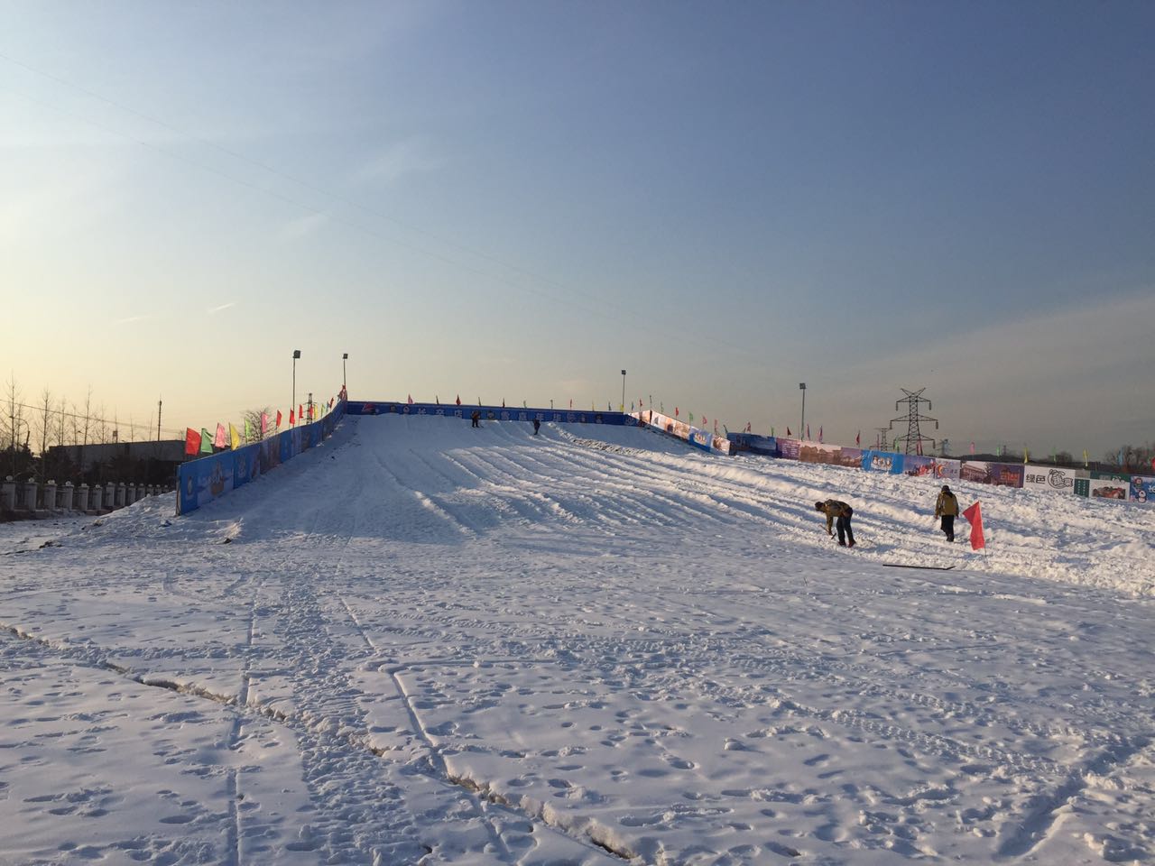 北京朝陽(yáng)店冰雪樂園戲雪樂園